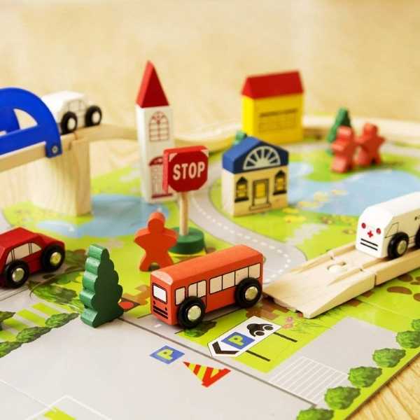 Wooden Rail Overpass Train Track Set 40 Pieces Traffic Scene Toy